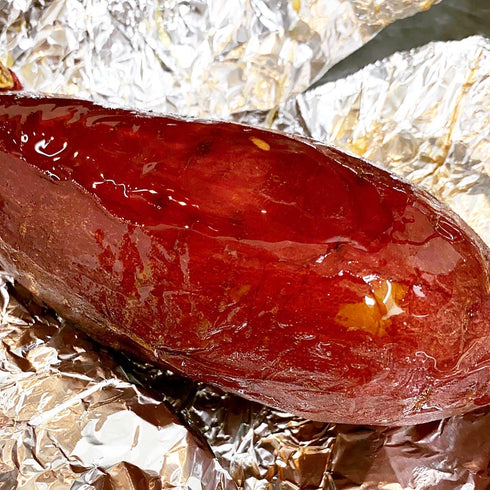 蜜がたっぷり。艶やかに光った蜜芋の写真