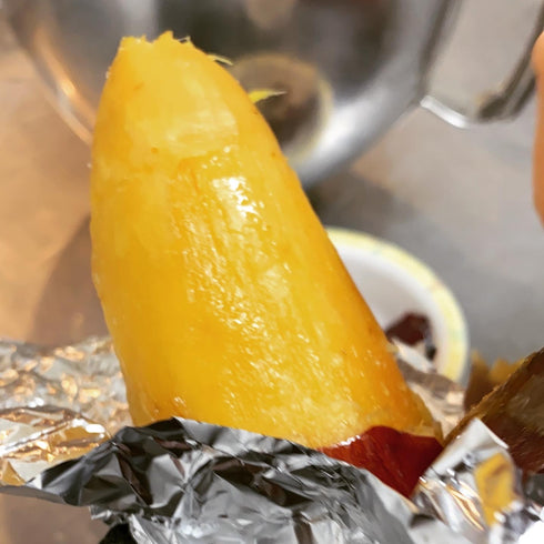 紅はるかの焼き芋。皮を剥いた写真