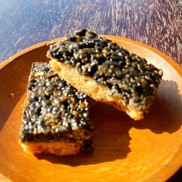 焼菓子。胡麻のフロランタン。ごまランタンの写真。