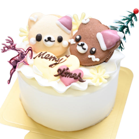 自然派マカロンもケーキも両方楽しめる!心輪 Xmasの4号サイズの写真。くまのマカロンがサンタに。