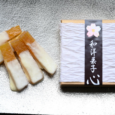 干し芋ちょこのギフト箱と中に入っている干し芋ちょこを真上から撮影した商品画像