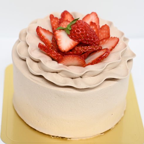 4号サイズ12センチ。チョコレートケーキ、いちご盛りのデコレーションケーキ商品画像