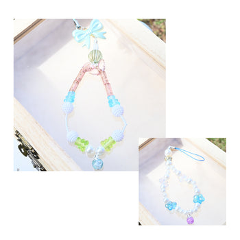 韓国風ストラップ。手首に入れられるブレスレットのような携帯ストラップ。落下防止にも?